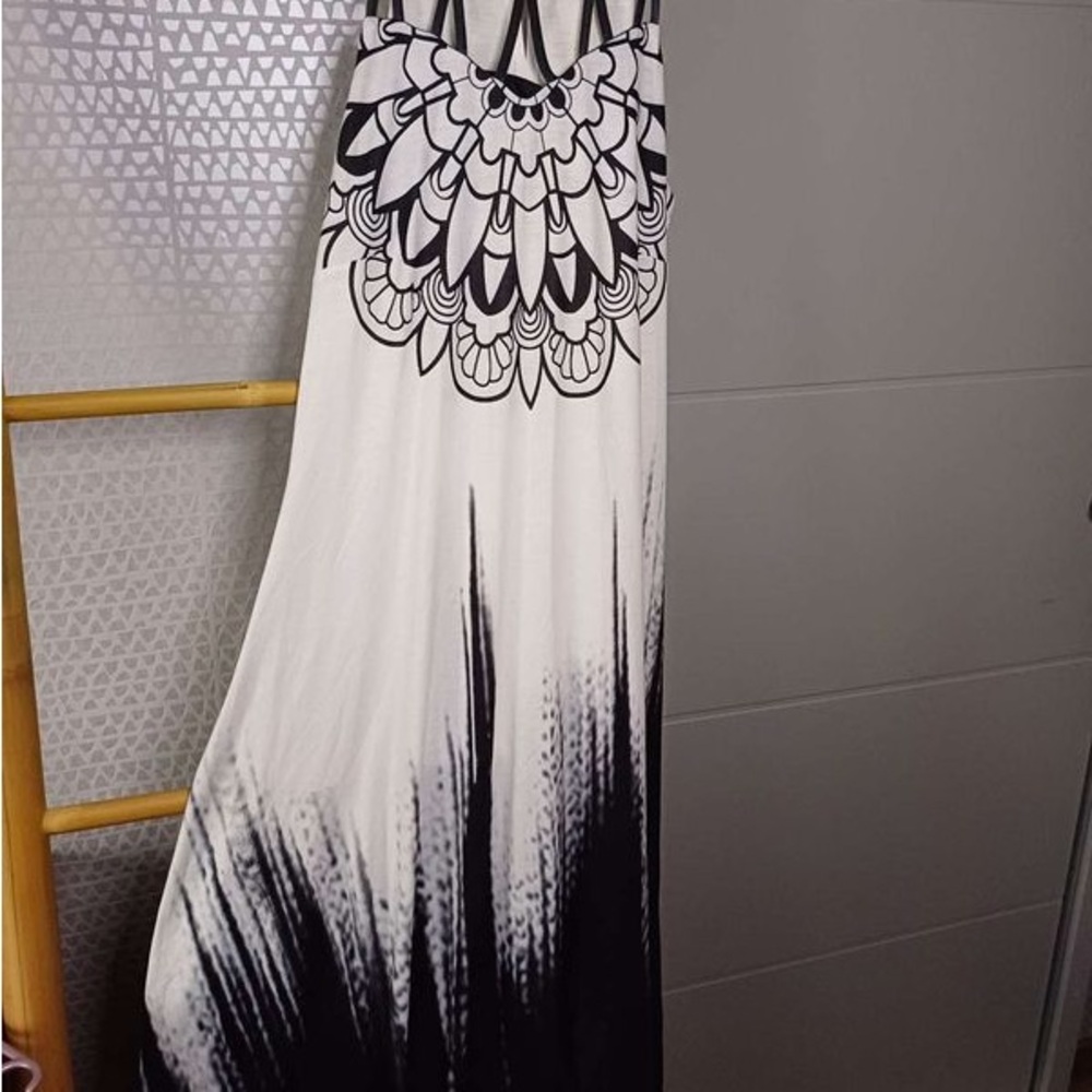 NWOT Elegant Black and White Straps Maxi Dress w/Full Flowing Skirt, Sleeveless - Picture 2 of 5
